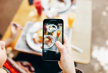 pentingnya manajemen logistik dalam mempertahankan minat konsumen terhadap iphone 15